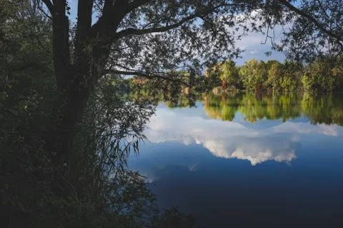 Autumn Lake 4K Wallpaper · autumn · 3840×2560