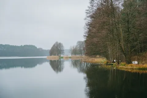 Autumn Lake 4K Wallpaper · autumn · 3840×2560
