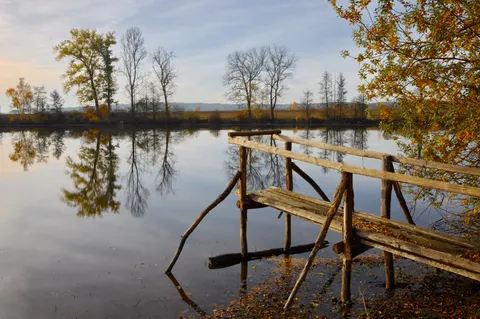 Autumn Lake 4K Wallpaper · autumn · 3840×2553