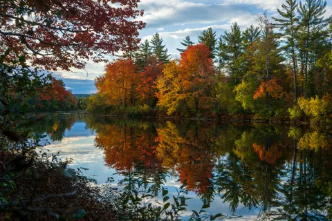 Autumn Lake 4K Wallpaper · autumn · 3840×2560