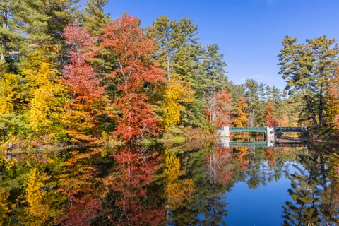 Autumn Lake 4K Wallpaper · autumn · 3840×2561