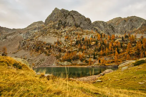 Autumn Mountains 4K Wallpaper · autumn · 3840×2560