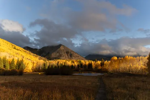 Autumn Mountains 4K Wallpaper · autumn · 3840×2560