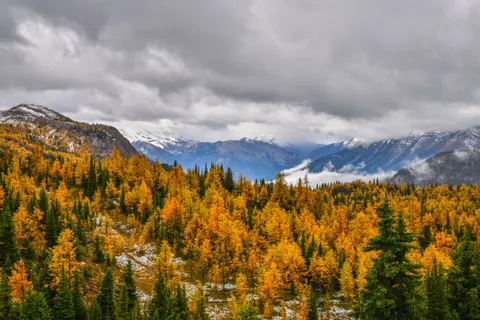 Autumn Mountains 4K Wallpaper · autumn · 3840×2563