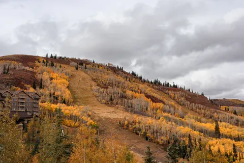 Autumn Mountains 4K Wallpaper · autumn · 3840×2560