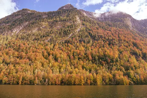 Autumn Mountains 4K Wallpaper · autumn · 3840×2560