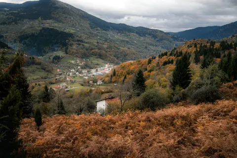 Autumn Mountains 4K Wallpaper · autumn · 3840×2560