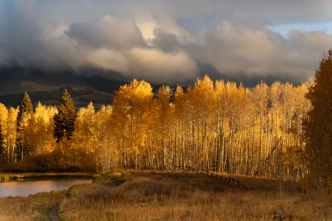 Autumn Mountains 4K Wallpaper · autumn · 3840×2560