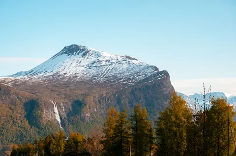 Autumn Mountains 4K Wallpaper · autumn · 3840×2555