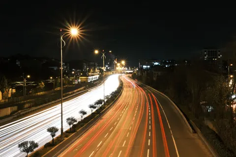 خلفية مسارات الضوء بدقة 4K · city · 3840×2560