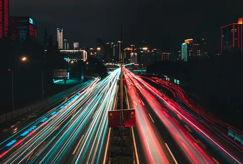 车流光轨 4K壁纸 · city · 3840×2589
