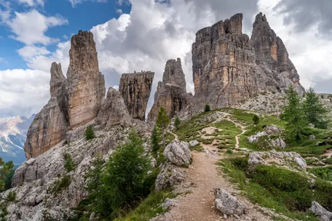 خلفية جبال الدولوميت بدقة 4K · mountains · 3840×2560
