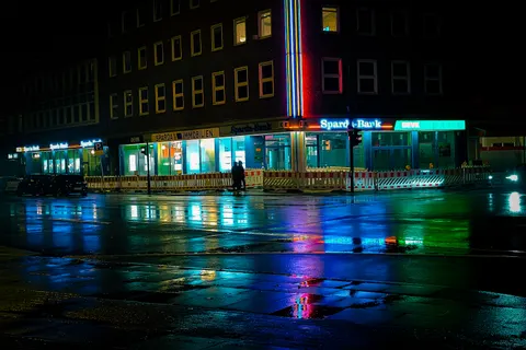 Straat in de Regen 4K-achtergrond · city · 3840×2560