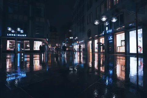 Fondo de pantalla Calle Lluviosa 4K · city · 3840×2560