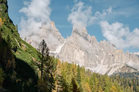 خلفية جبال الدولوميت بدقة 4K · mountains · 3840×2560