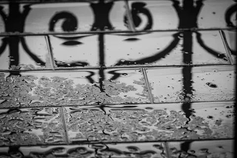 Fondo de pantalla Calle Lluviosa 4K · city · 3840×2560