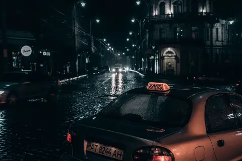 Car at Night 4K Wallpaper · cars · 3840×2560