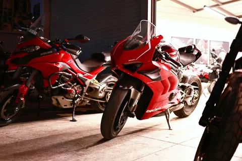 Motorcycle 4K Wallpaper · cars · 3840×2560