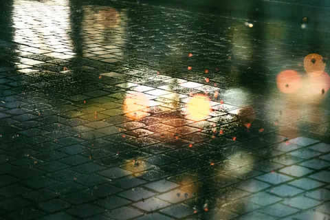 Straat in de Regen 4K-achtergrond · city · 3840×2560