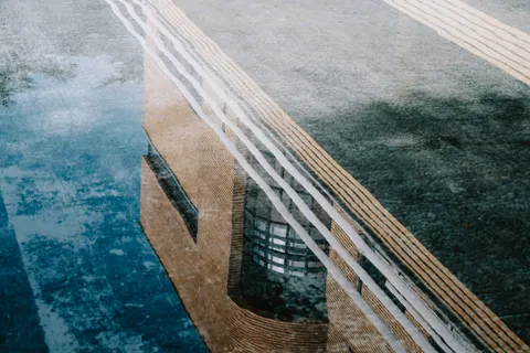 Fondo de pantalla Calle Lluviosa 4K · city · 3840×2560