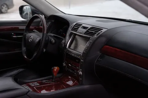 Car Interior 4K Wallpaper · cars · 3840×2563