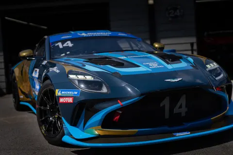 Race Car 4K Wallpaper · cars · 3840×2560