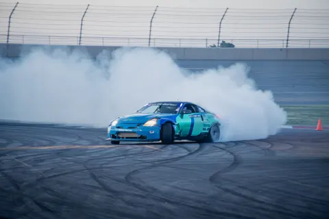 Race Car 4K Wallpaper · cars · 3840×2560