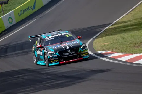 Race Car 4K Wallpaper · cars · 3840×2560