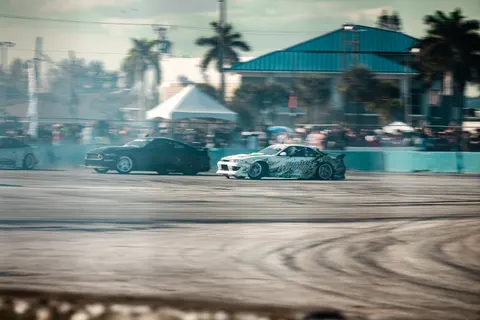 Race Car 4K Wallpaper · cars · 3840×2560
