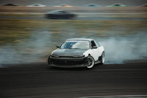 Race Car 4K Wallpaper · cars · 3840×2560