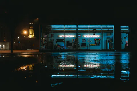 Fondo de pantalla Calle Lluviosa 4K · city · 3840×2560
