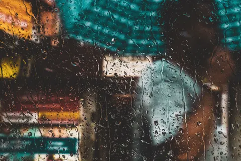 Straat in de Regen 4K-achtergrond · city · 3840×2560