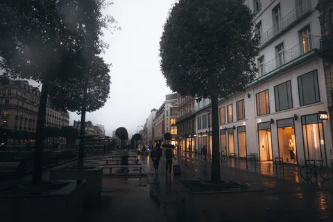 Fondo de pantalla Calle Lluviosa 4K · city · 3840×2560