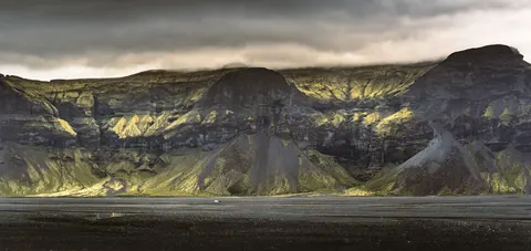 Black Sand Beach 4K Wallpaper · travel · 3840×1816