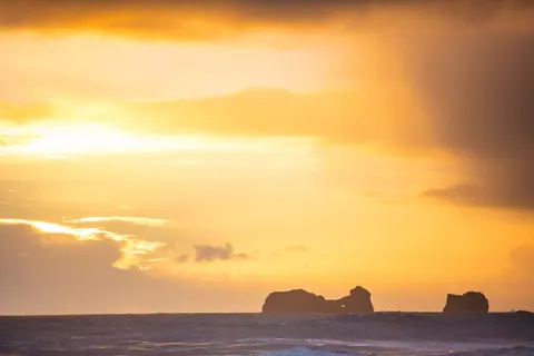 Black Sand Beach 4K Wallpaper · travel · 3840×2558