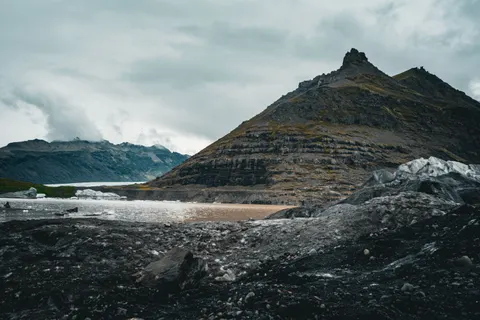 Black Sand Beach 4K Wallpaper · travel · 3840×2560