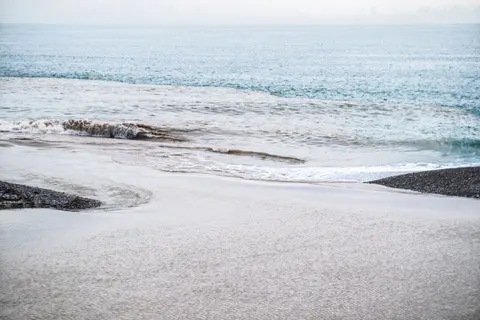 Black Sand Beach 4K Wallpaper · travel · 3840×2560