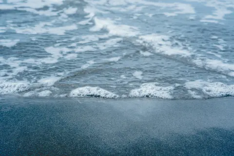 Black Sand Beach 4K Wallpaper · travel · 3840×2560