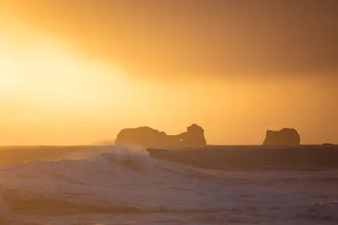 Black Sand Beach 4K Wallpaper · travel · 3840×2558