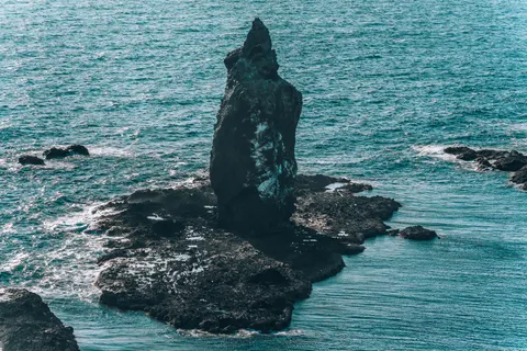 Black Sand Beach 4K Wallpaper · travel · 3840×2560