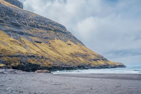 Black Sand Beach 4K Wallpaper · travel · 3840×2560
