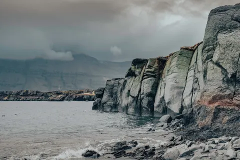 Black Sand Beach 4K Wallpaper · travel · 3840×2560