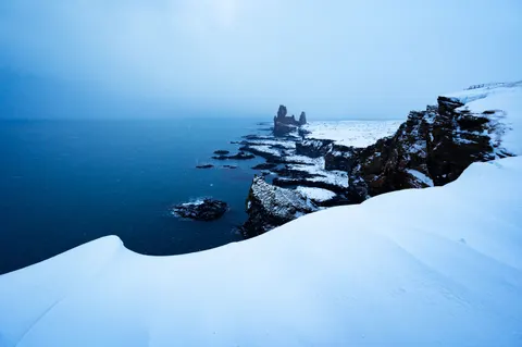 Black Sand Beach 4K Wallpaper · travel · 3840×2555