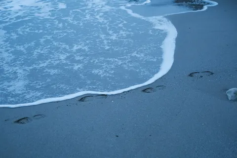 Black Sand Beach 4K Wallpaper · travel · 3840×2560