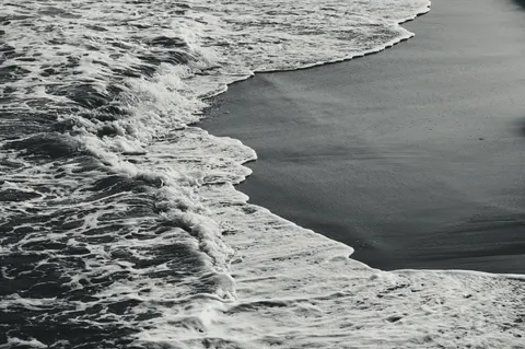 Black Sand Beach 4K Wallpaper · travel · 3840×2552