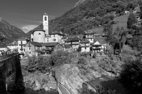 Alpine Village 4K Wallpaper · travel · 3840×2558