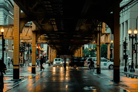 Обои Улица под дождём 4K · city · 3840×2560