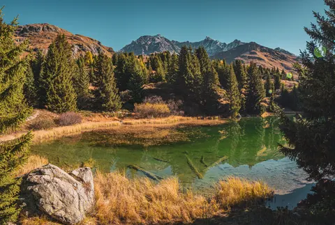 خلفية بحيرة جبلية بدقة 4K · mountains · 3840×2585