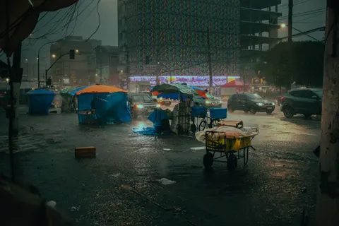 Fondo de pantalla Calle Lluviosa 4K · city · 3840×2560