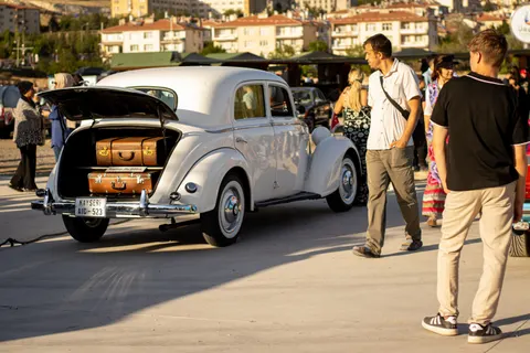 Classic Car 4K Wallpaper · cars · 3840×2560